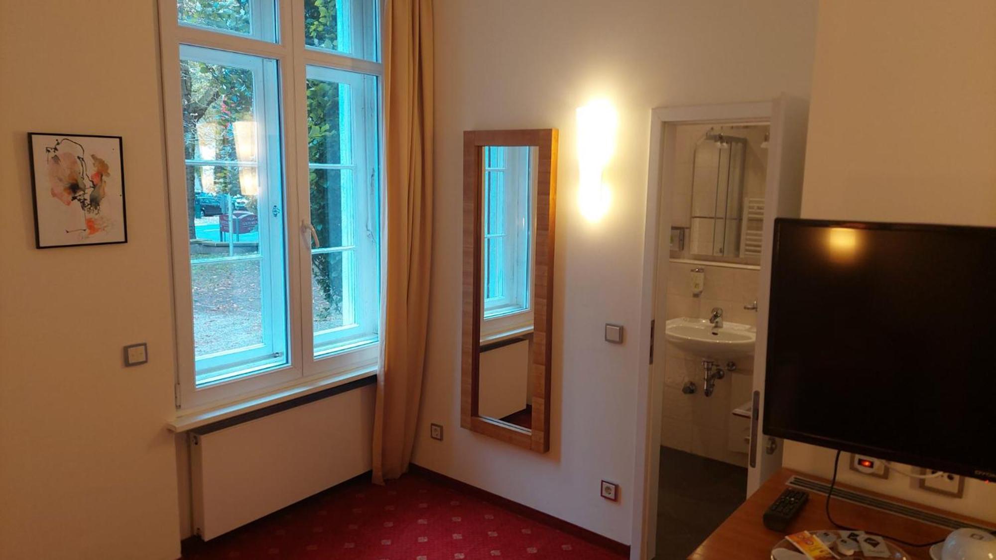 Die Villa, Zimmer 17, Dz Leverkusen Eksteriør billede
